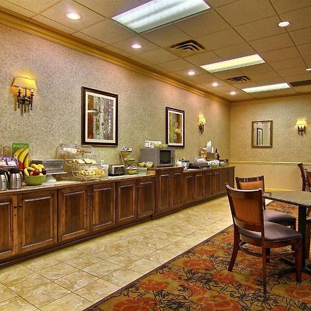 Quality Inn & Suites Mansfield Bagian luar foto