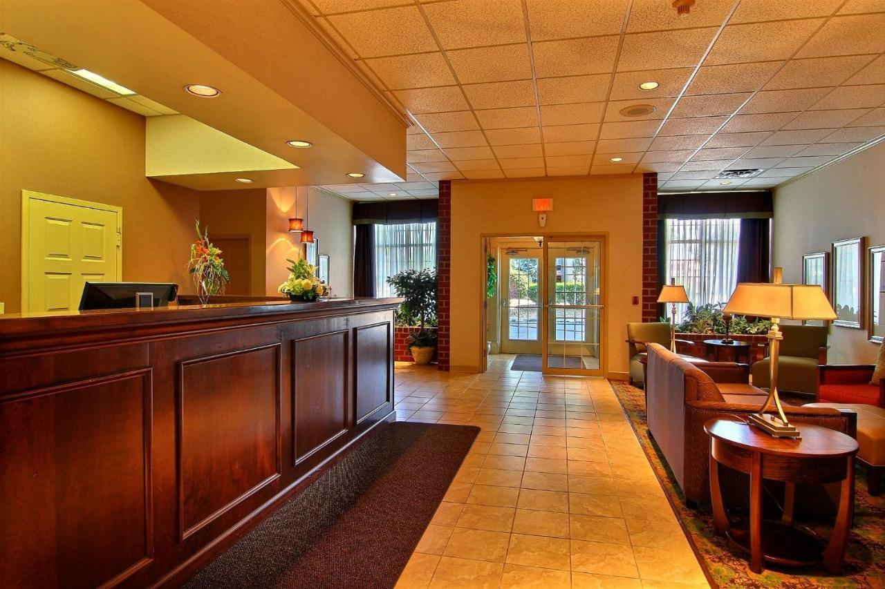 Quality Inn & Suites Mansfield Bagian luar foto