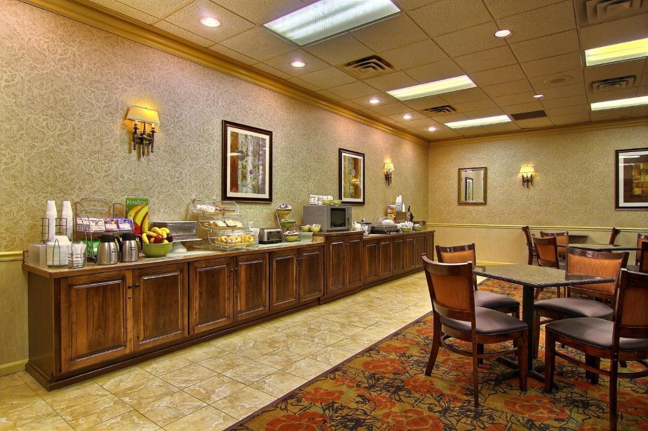 Quality Inn & Suites Mansfield Bagian luar foto