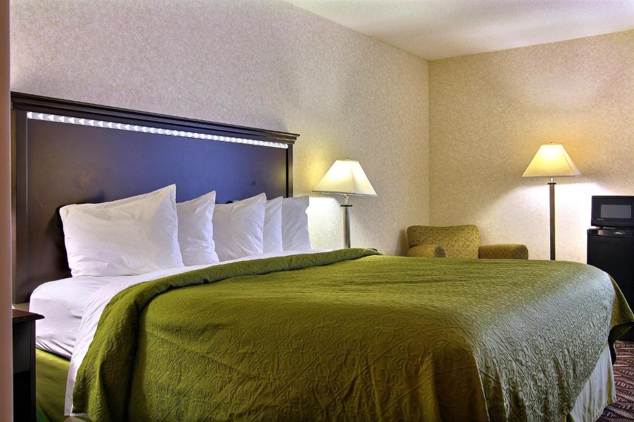 Quality Inn & Suites Mansfield Bagian luar foto