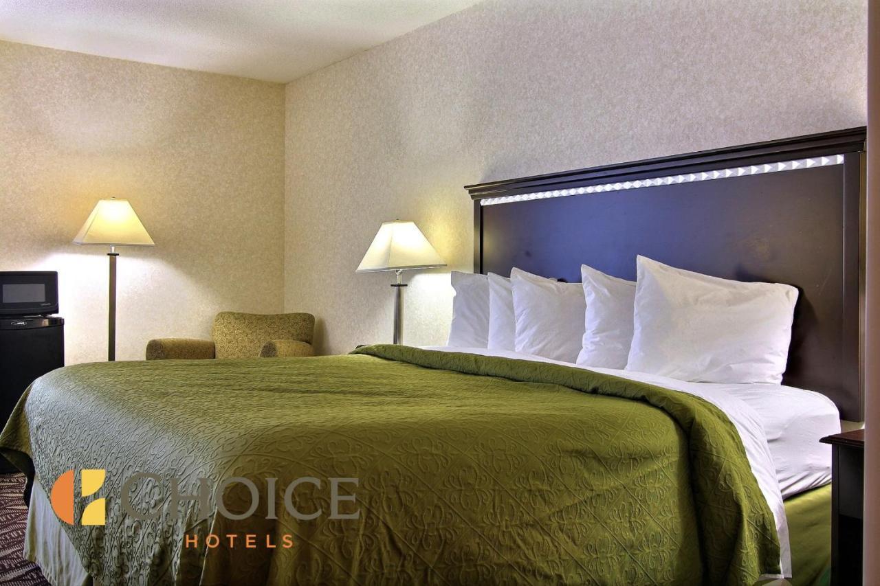 Quality Inn & Suites Mansfield Bagian luar foto