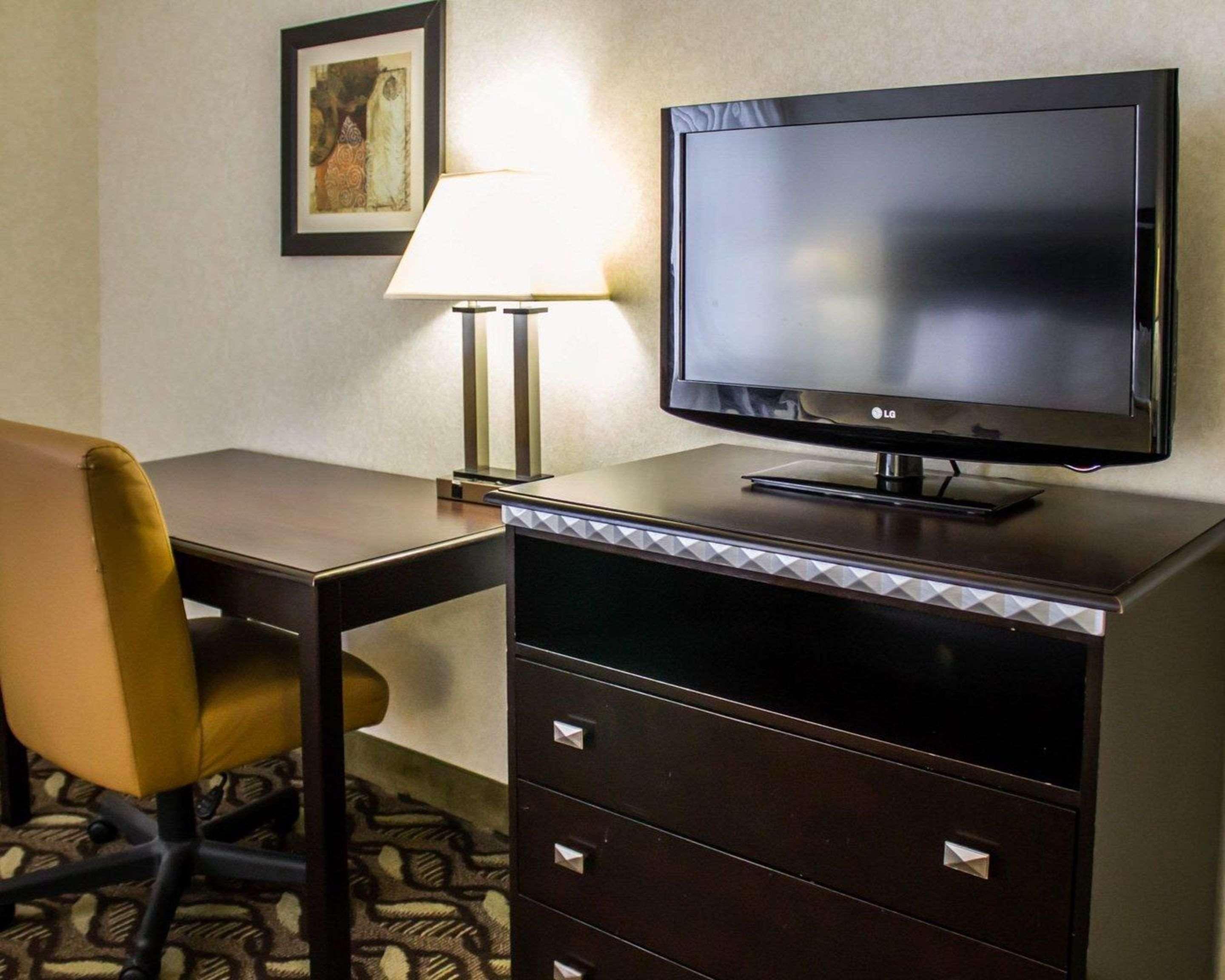 Quality Inn & Suites Mansfield Bagian luar foto