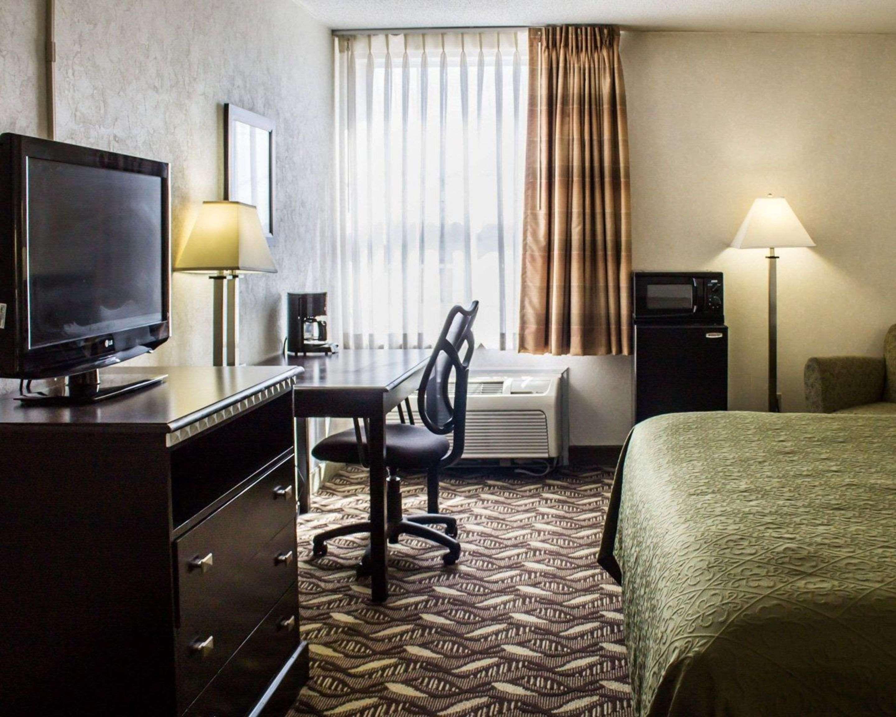 Quality Inn & Suites Mansfield Bagian luar foto