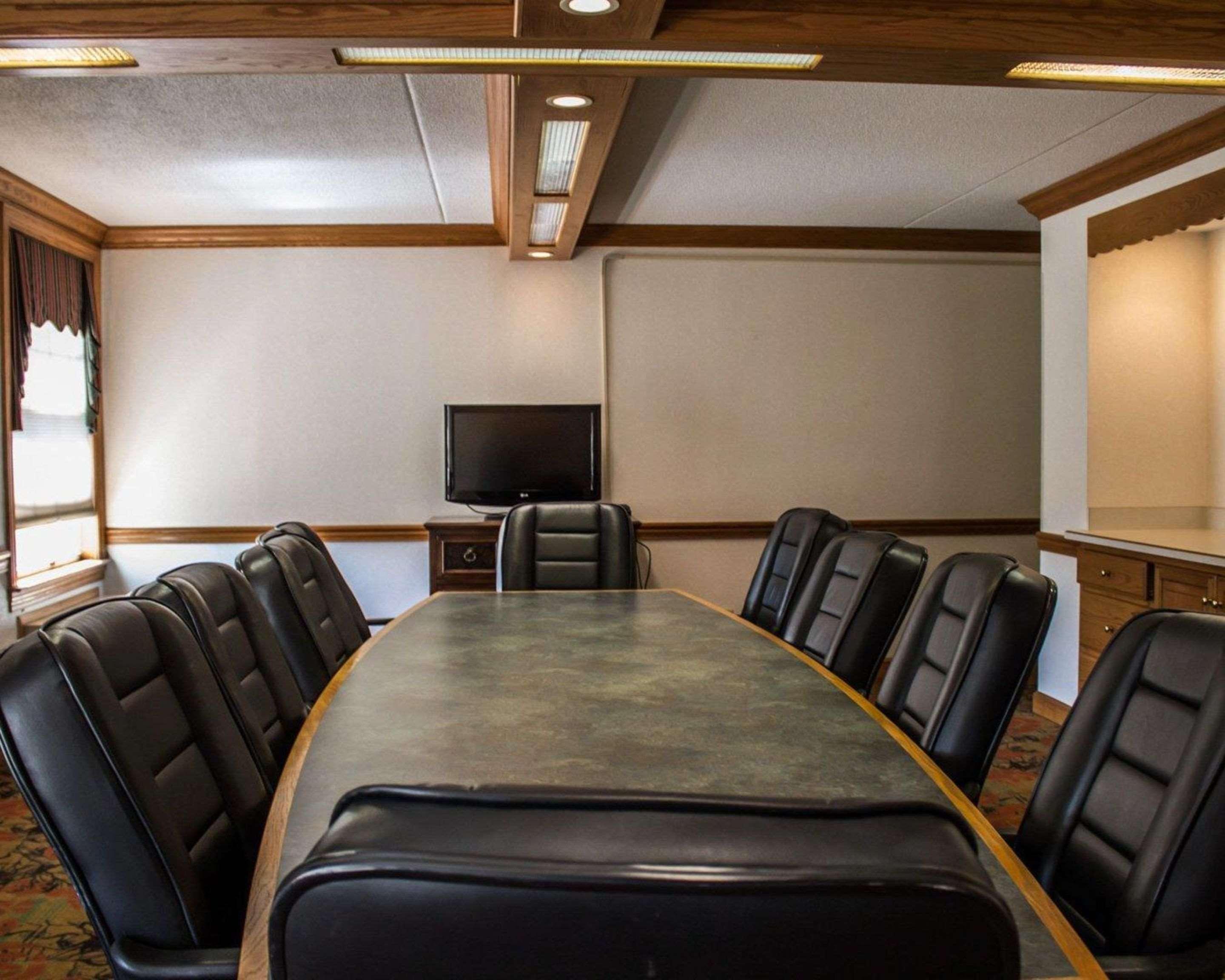Quality Inn & Suites Mansfield Bagian luar foto