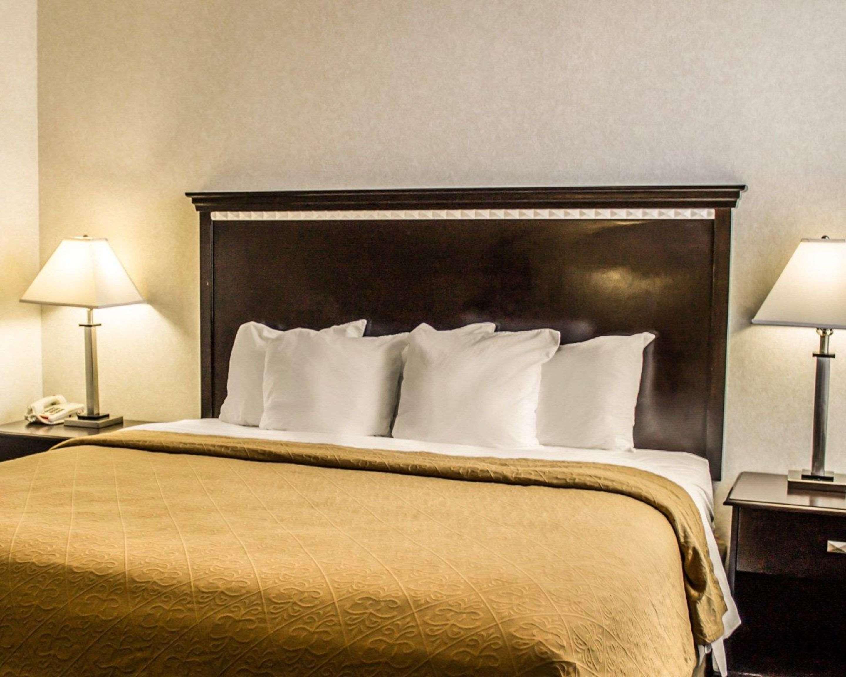 Quality Inn & Suites Mansfield Bagian luar foto
