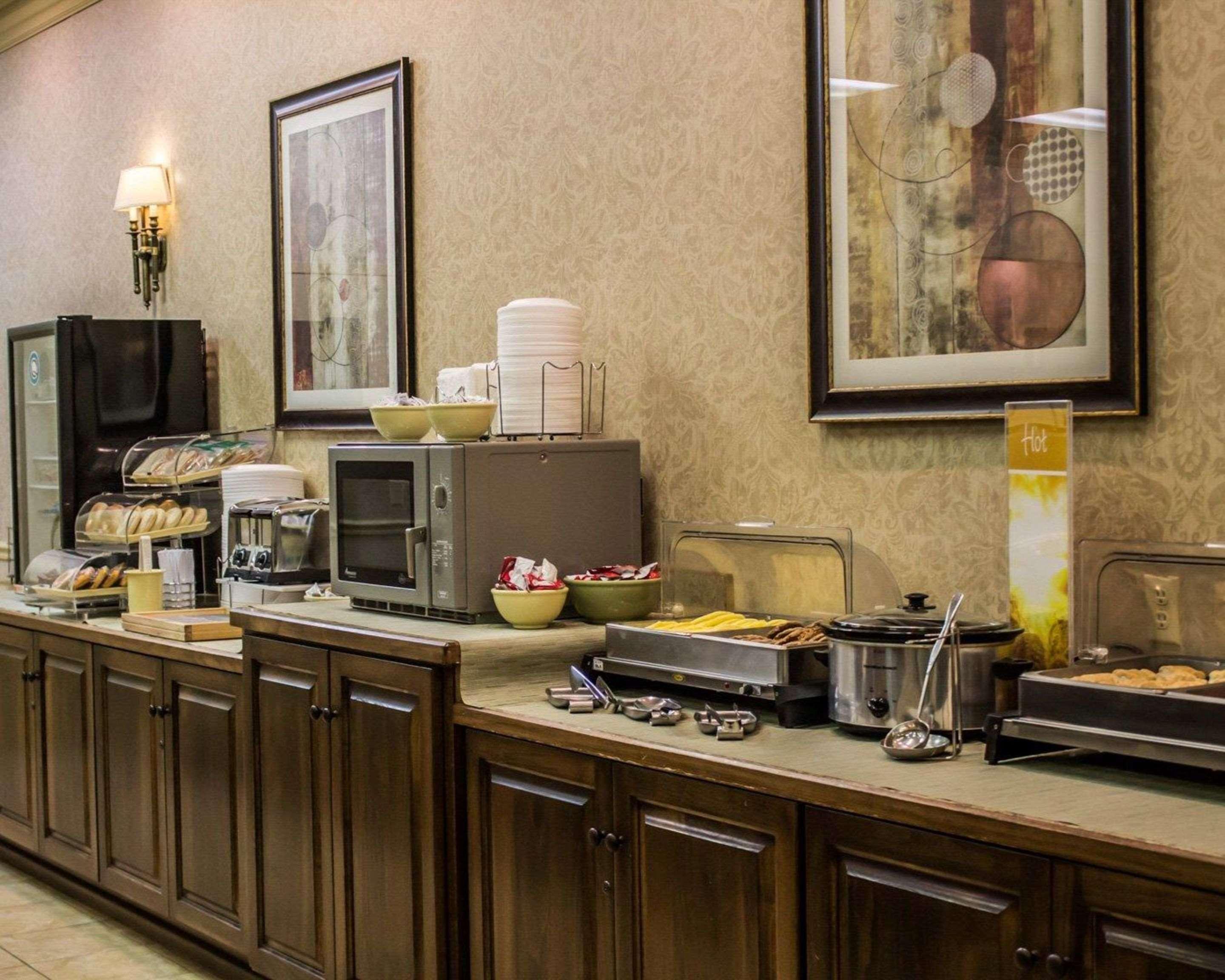 Quality Inn & Suites Mansfield Bagian luar foto