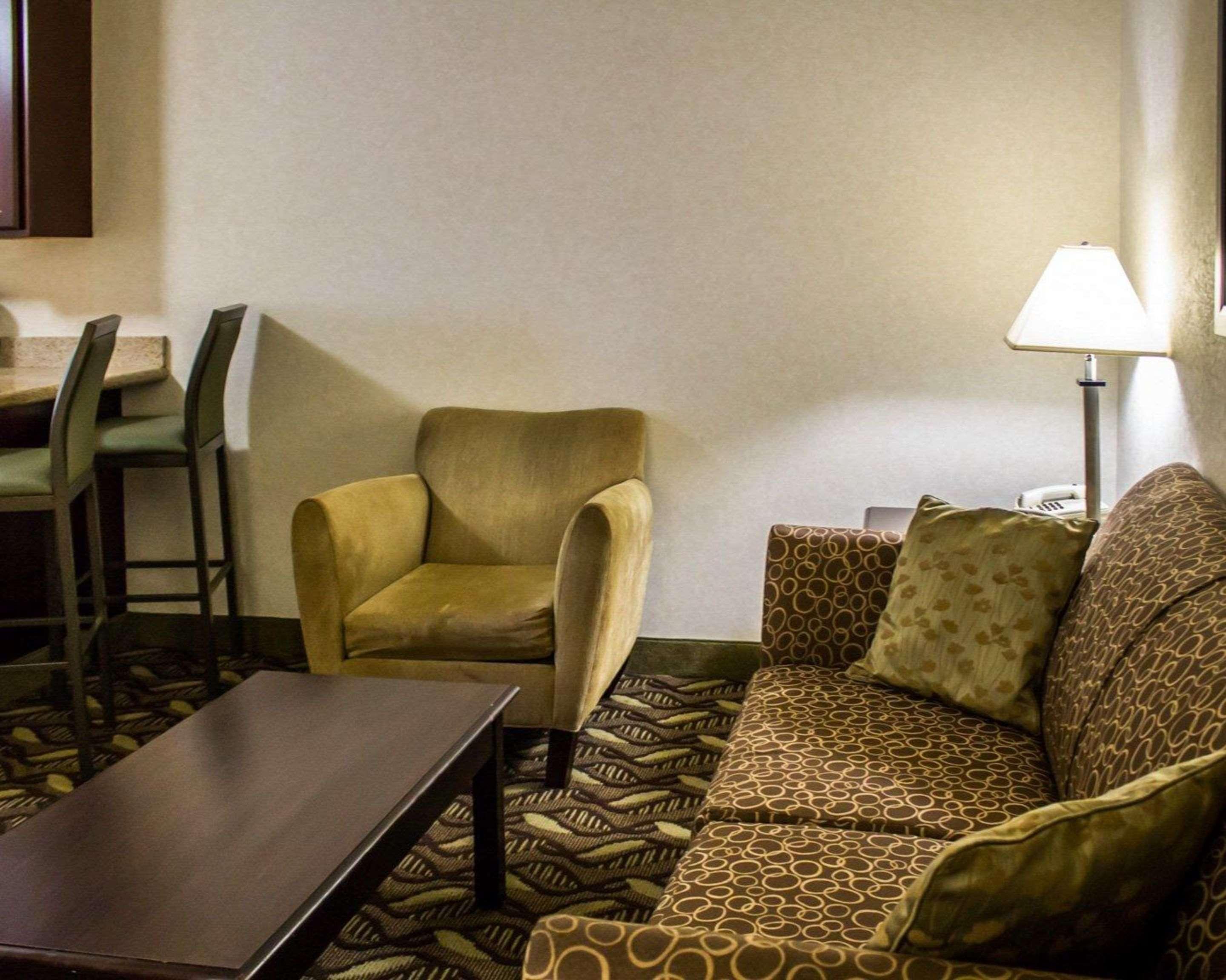 Quality Inn & Suites Mansfield Bagian luar foto