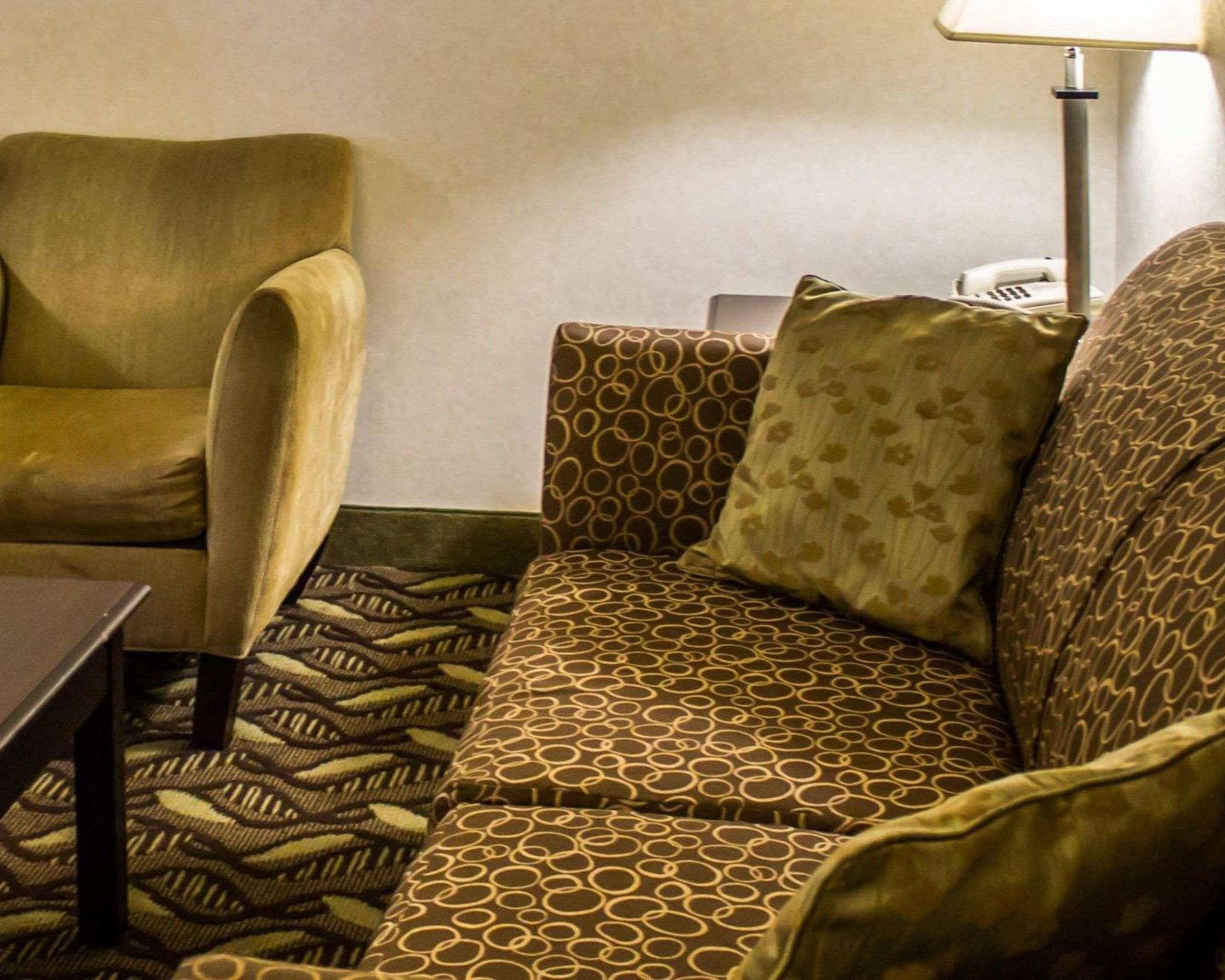Quality Inn & Suites Mansfield Bagian luar foto