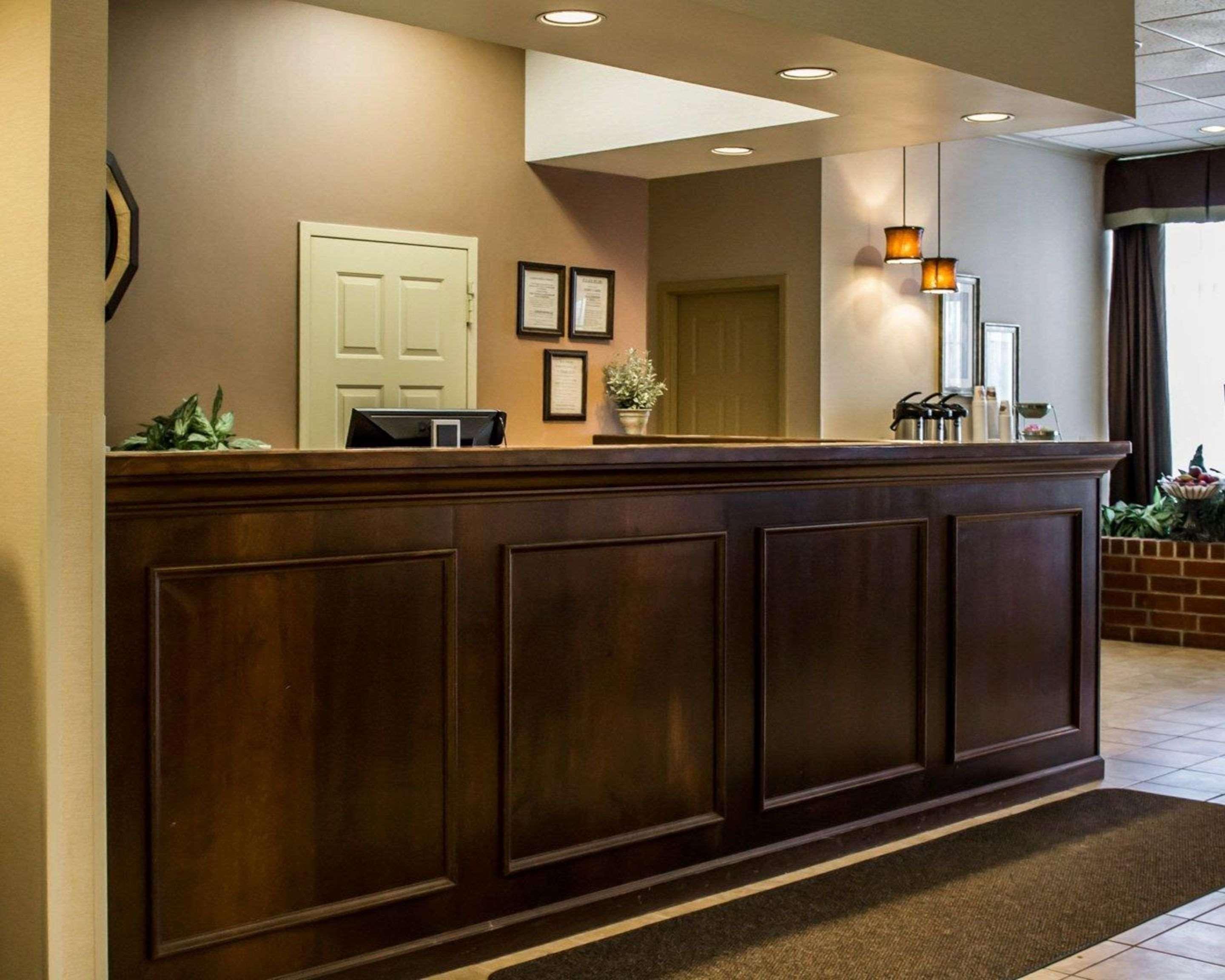 Quality Inn & Suites Mansfield Bagian luar foto