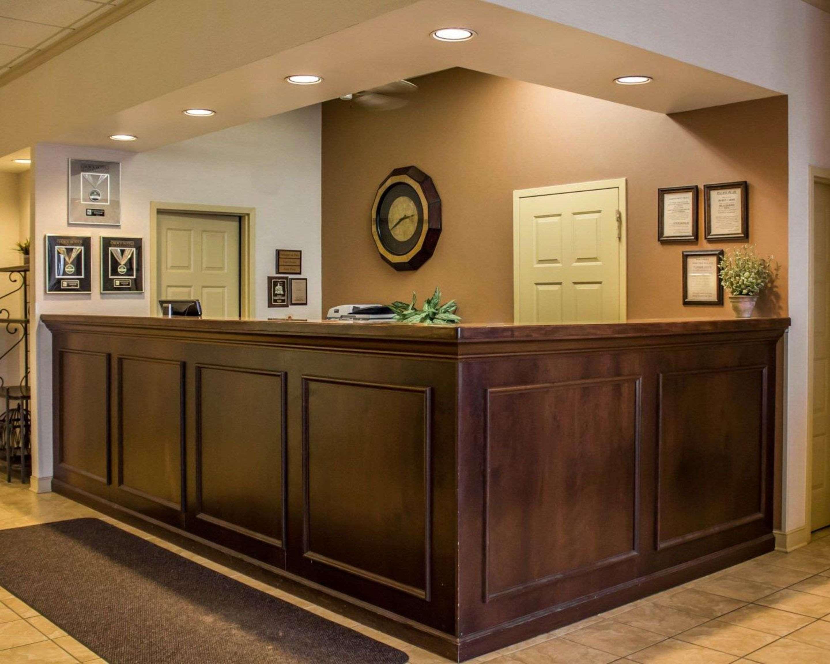 Quality Inn & Suites Mansfield Bagian luar foto