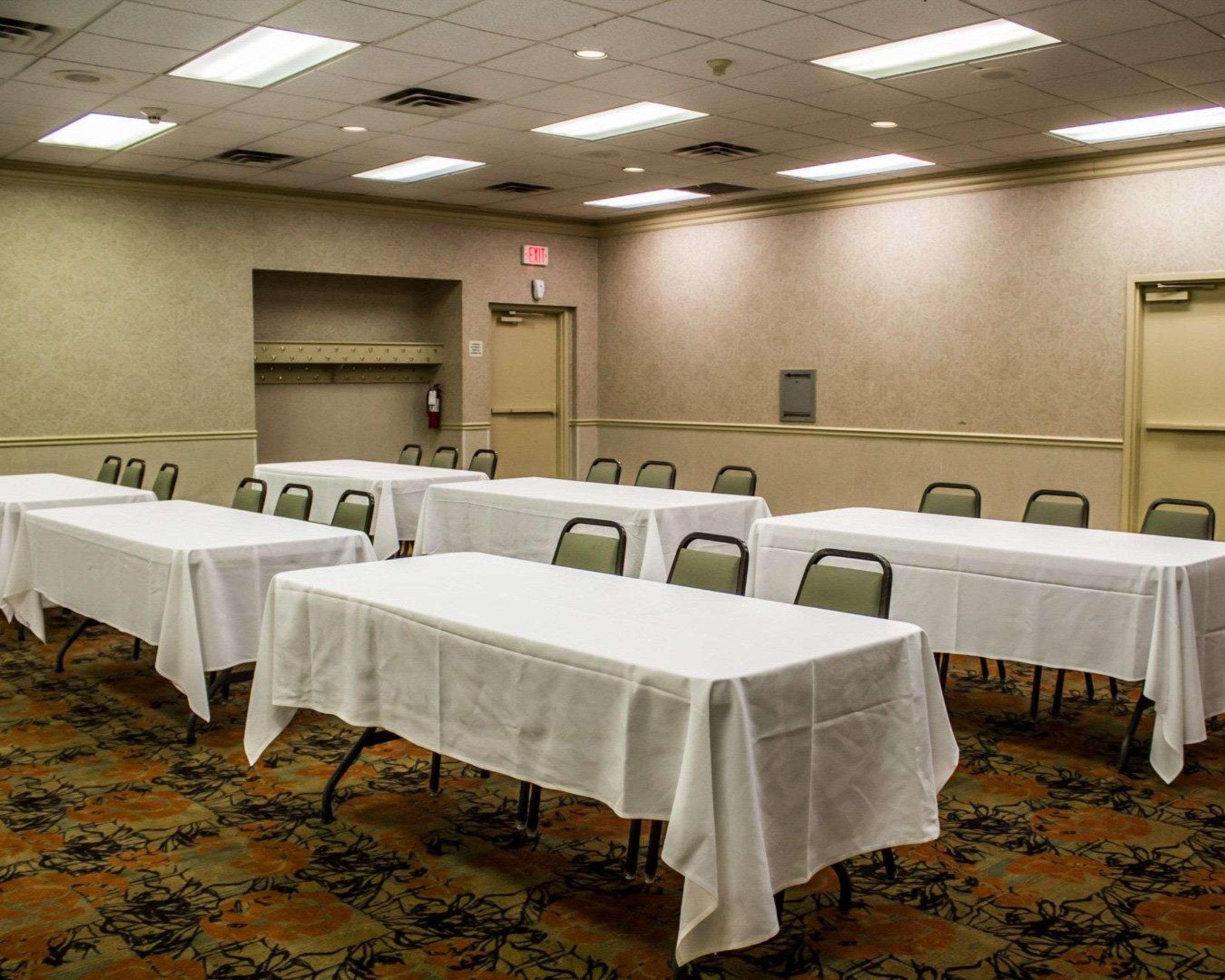 Quality Inn & Suites Mansfield Bagian luar foto