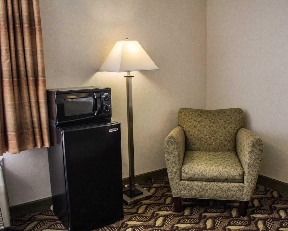 Quality Inn & Suites Mansfield Bagian luar foto