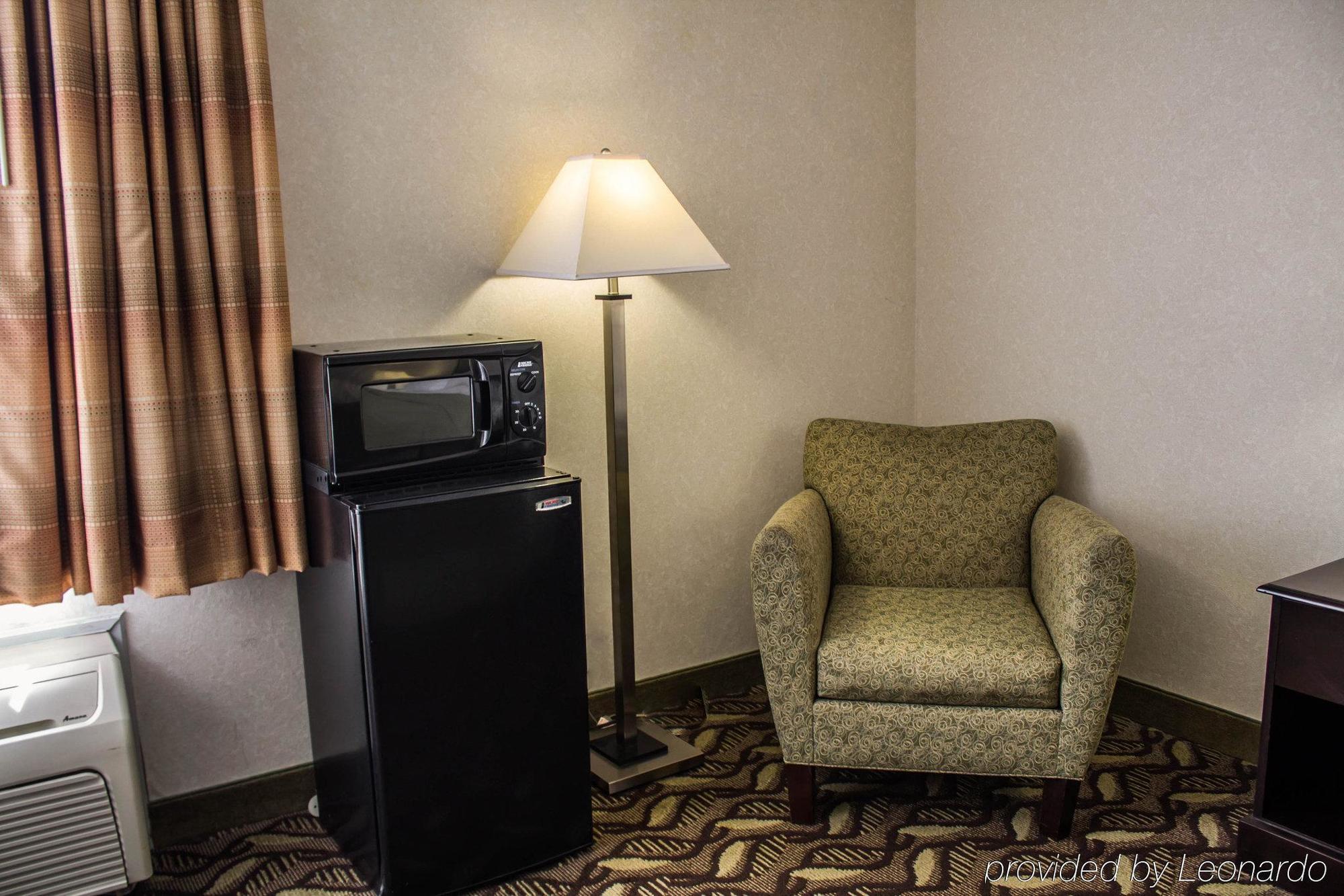 Quality Inn & Suites Mansfield Bagian luar foto