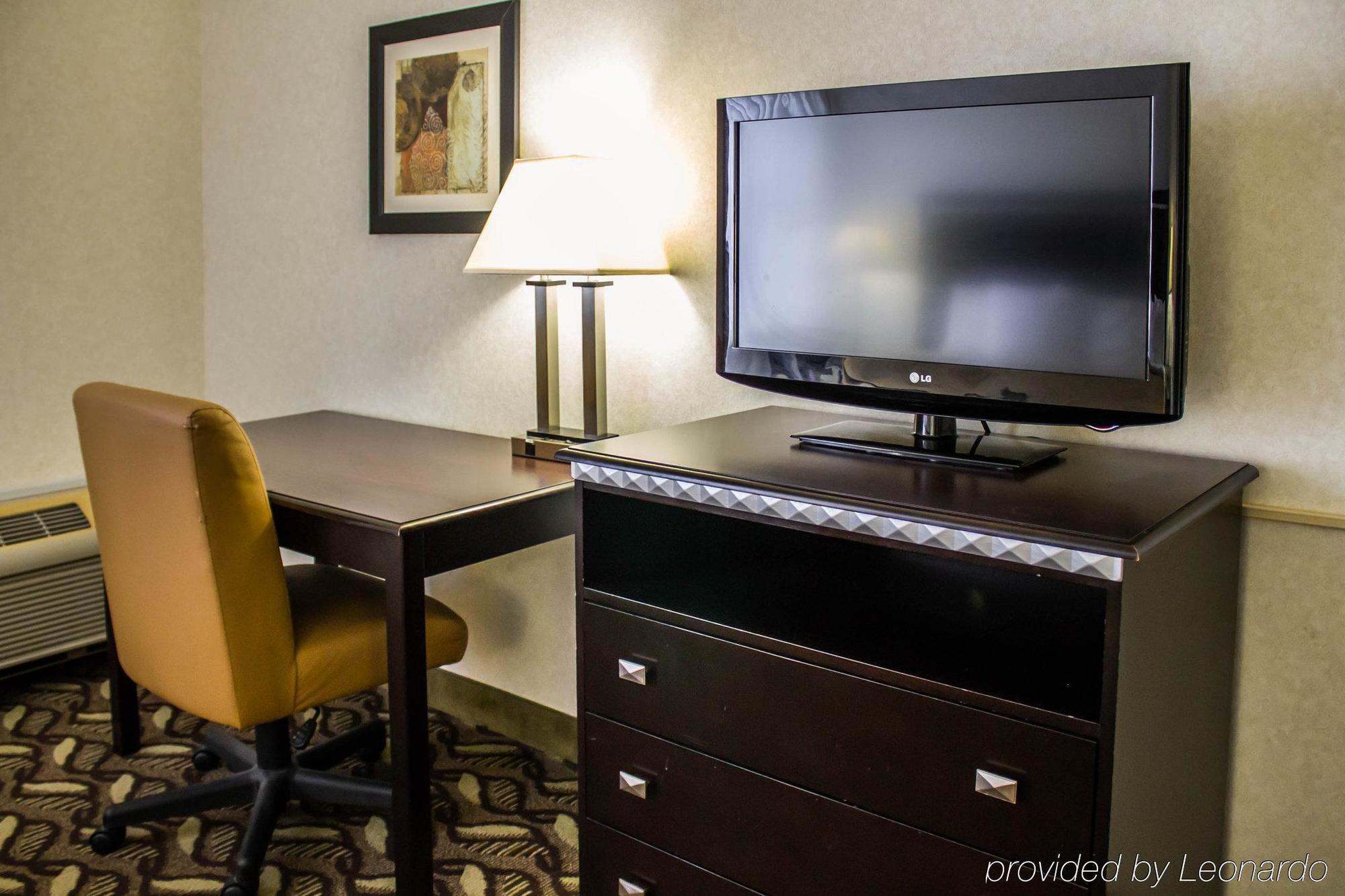 Quality Inn & Suites Mansfield Bagian luar foto