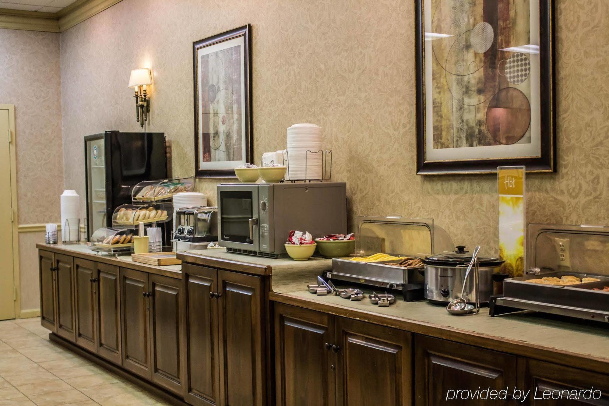 Quality Inn & Suites Mansfield Bagian luar foto