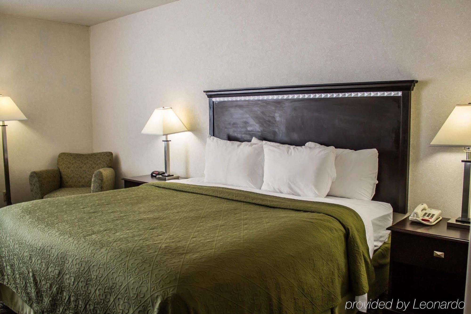 Quality Inn & Suites Mansfield Bagian luar foto
