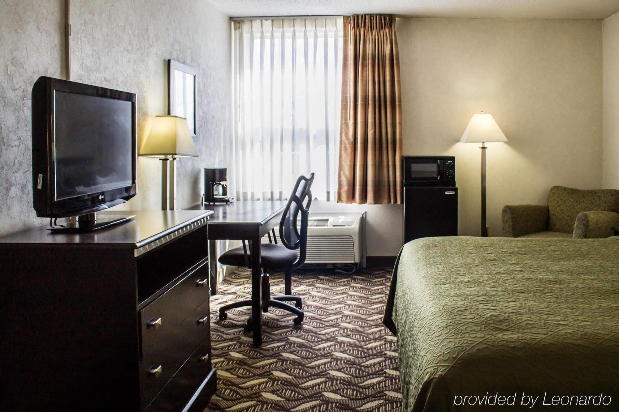 Quality Inn & Suites Mansfield Bagian luar foto